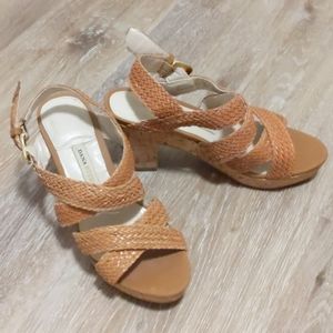 ⭐ Dana Buchman tan heeled sandals